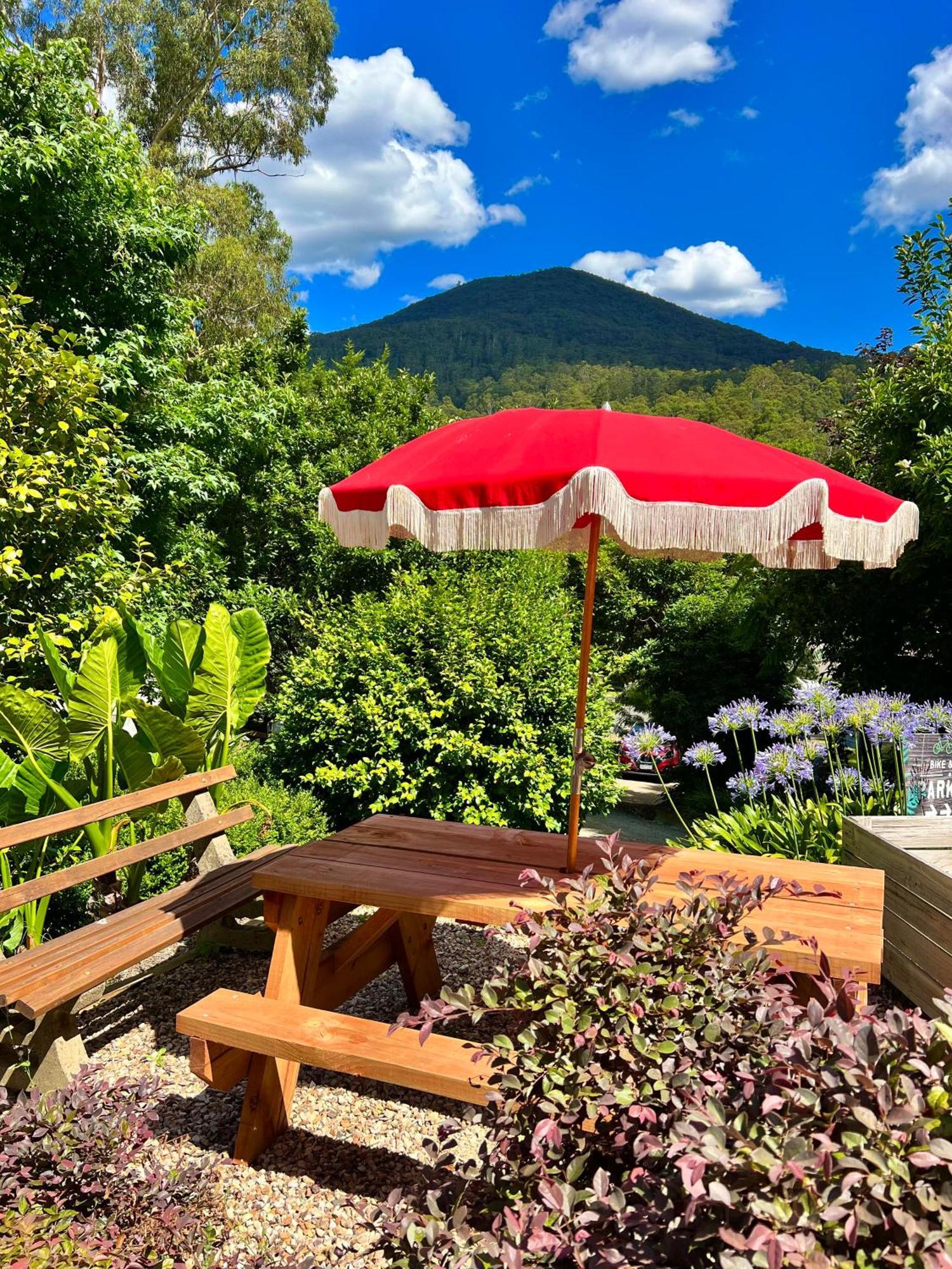 The Warby, Where Mid-Century Style Meets The Mountains Warburton Exterior photo